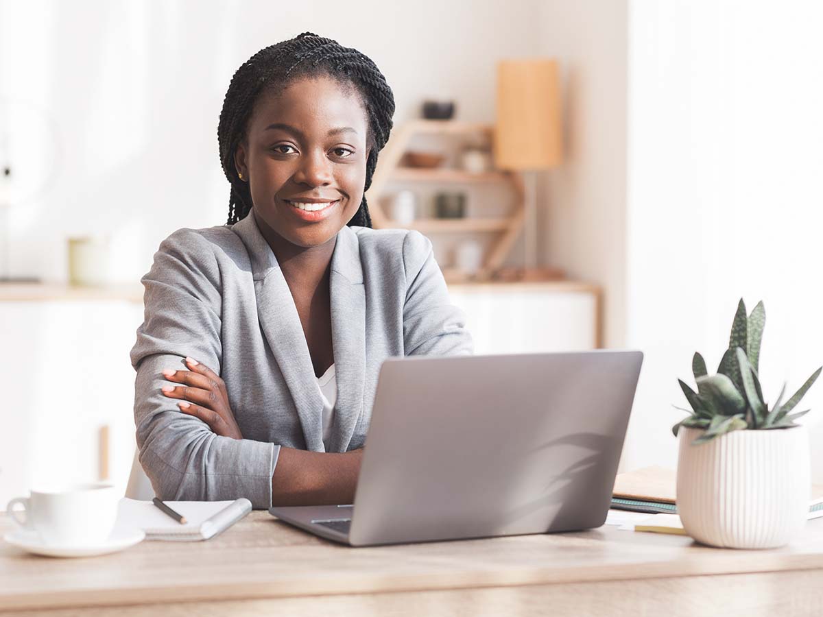woman-at-computer-smiling